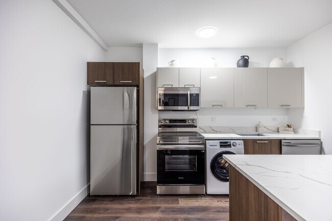 Building Photo - Brand NEW 2-Bedroom in the heart of Anders...