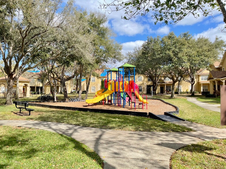 Building Photo - 860 Grand Regency Pointe