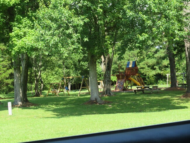 Building Photo - Hammocks at Brandywine Bay