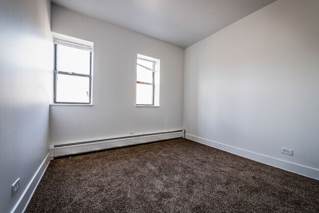 Building Photo - 136 E 155th St