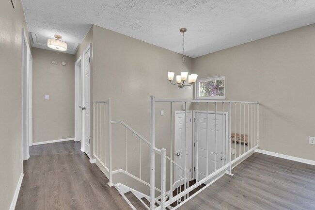 Building Photo - $2,995 - 4 Bed, 2 Bath Home in Aurora with...