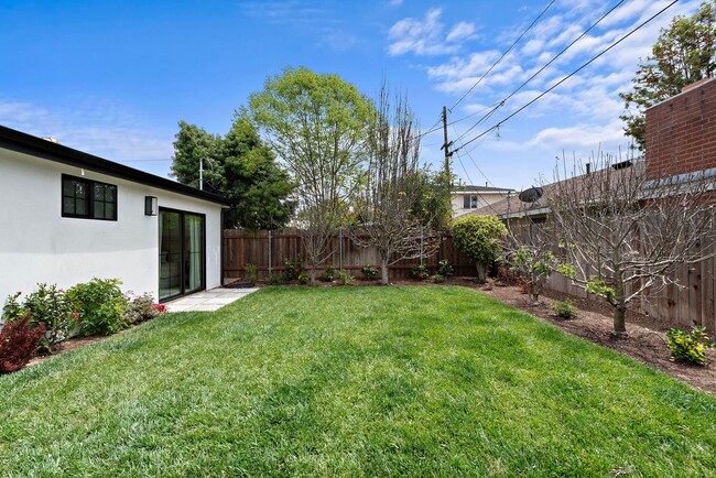 Building Photo - 219-221 Monte Vista