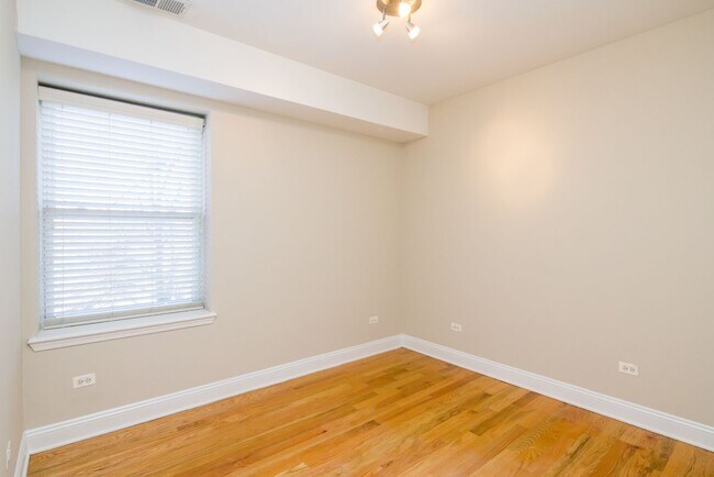 Building Photo - 6501 N Claremont Ave