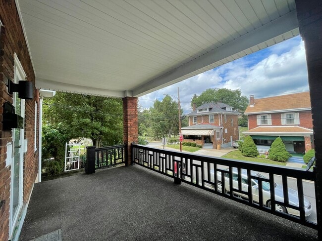 Building Photo - Available April 2026 - 2 Bedroom Home in Dormont w/ Central AC and Off-Street Parking Pad!