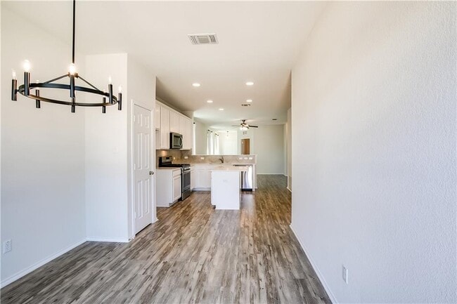 Building Photo - 260 La Dera Dr