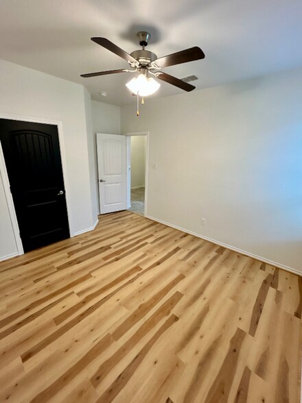 Building Photo - 1734 Cross Creek Ln