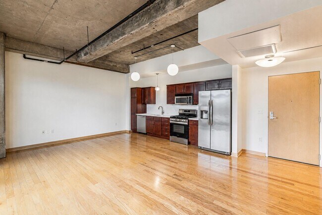 Building Photo - 106 W Seeboth St