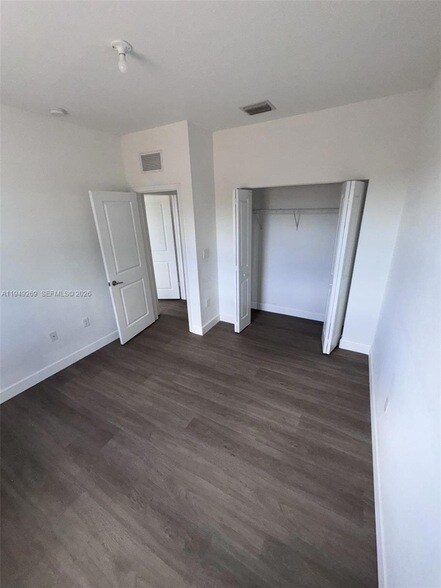 Building Photo - 157 NE 27th Terrace