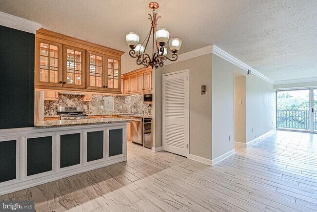 Building Photo - 1300 Army Navy Dr