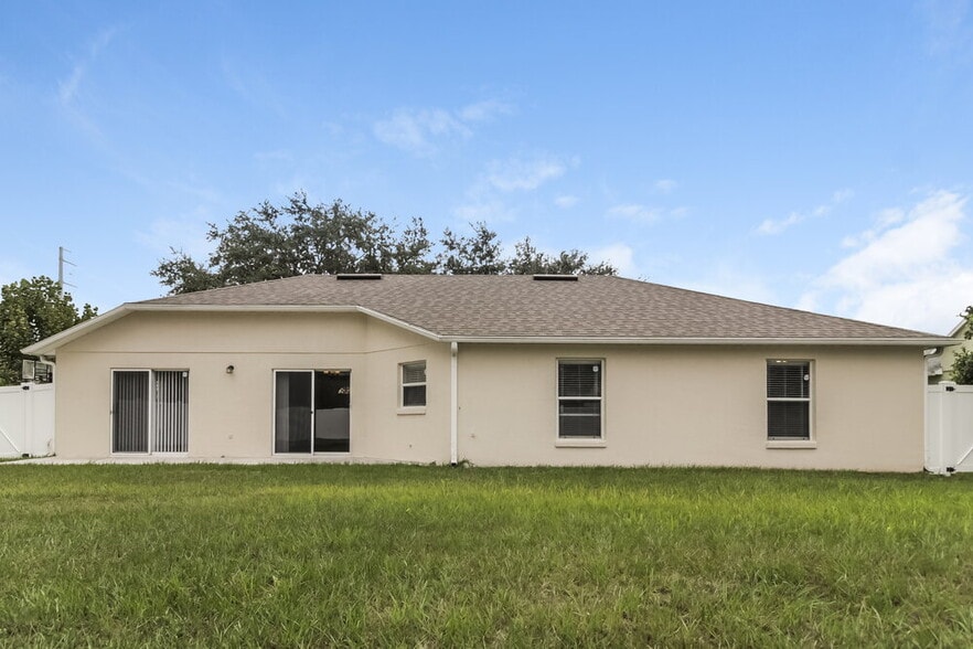 Building Photo - 70 Pine Arbor Dr