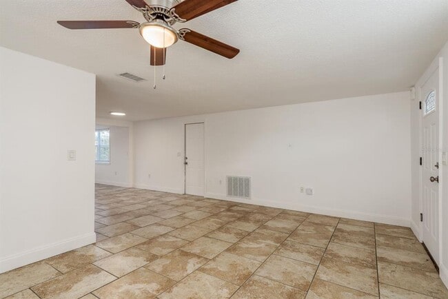 Building Photo - 4233 Belle Isle Ct