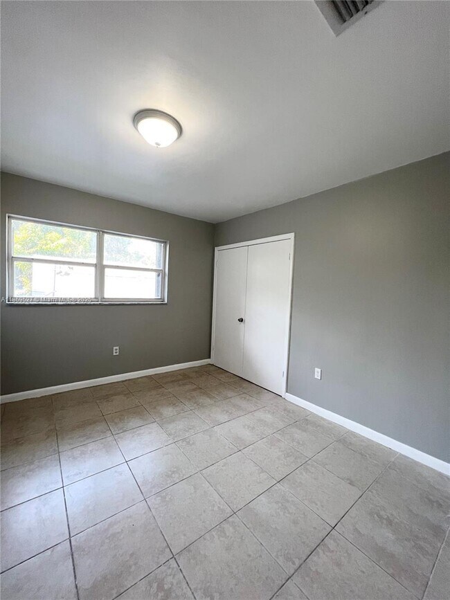Primary Photo - 7632 NE 3rd Pl
