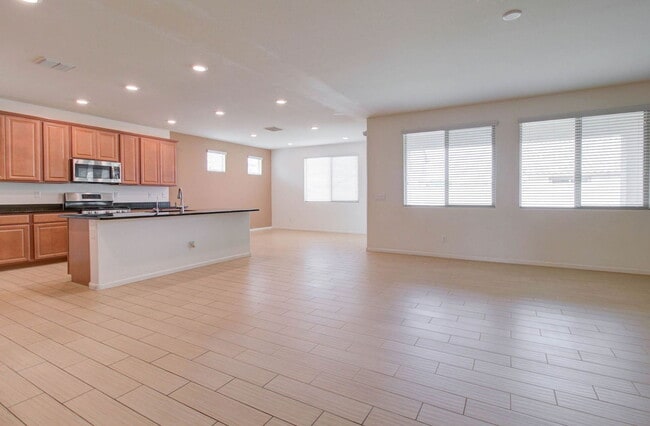 Building Photo - 1106 E Regent Dr