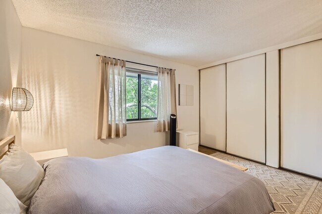 Building Photo - Mission Hills One Bed Condo For Rent! Central Fort Collins!