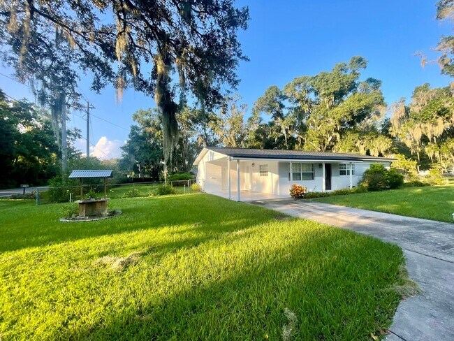 Building Photo - Country Living! 2 Bedroom Lithia