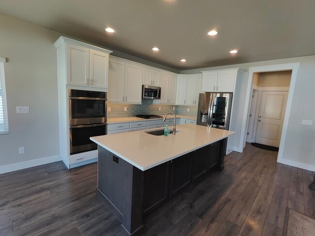 Building Photo - Spacious 6 Bed, 3.5 Bath Home in Clinton, UT