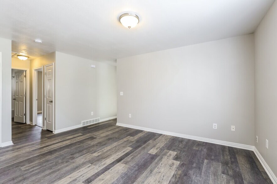 Building Photo - 7679 Sunrise Pl E