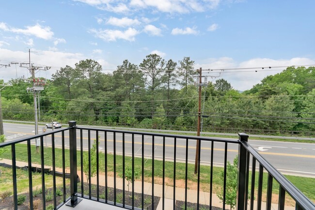 Building Photo - Beautiful Light-Filled Avinity Townhome