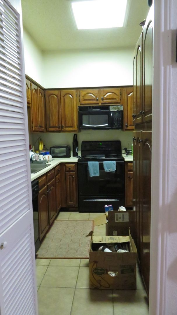 Building Photo - ROBBINS PLACE 202