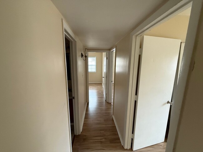 Building Photo - Ranch home near uptown