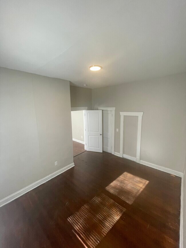 Building Photo - 119 S Pine St