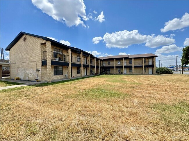 Primary Photo - 9 E Schunior St
