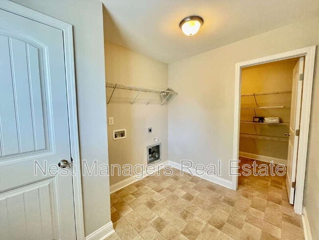 Building Photo - 208 Ladden Ln