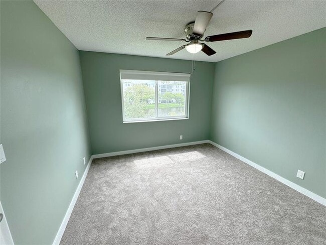 Building Photo - 2108 S Cypress Bend Dr