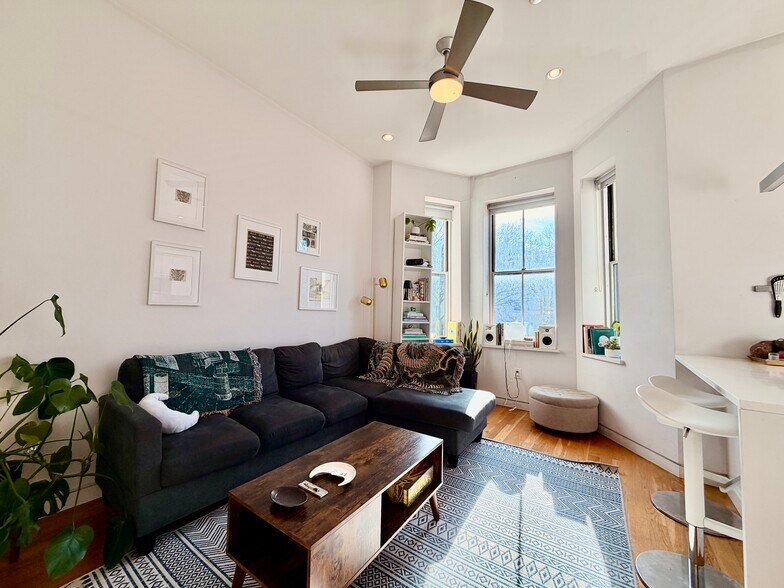 Building Photo - 1607 Tremont St