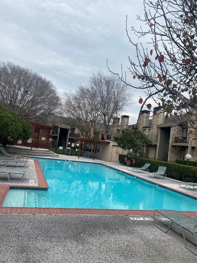 Building Photo - 10811 Richmond Ave.