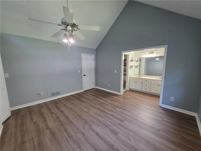 Building Photo - 4694 Shallowford Rd