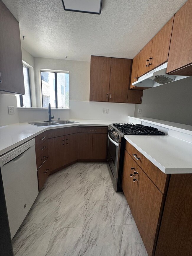 Building Photo - 5250 Bellingham Ave