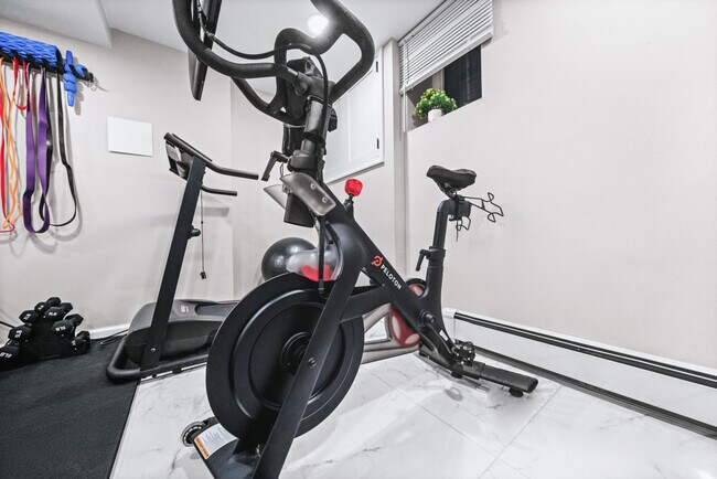 Building Photo - 16 E 32nd St