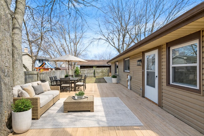 Building Photo - 7800 W Kingston Dr