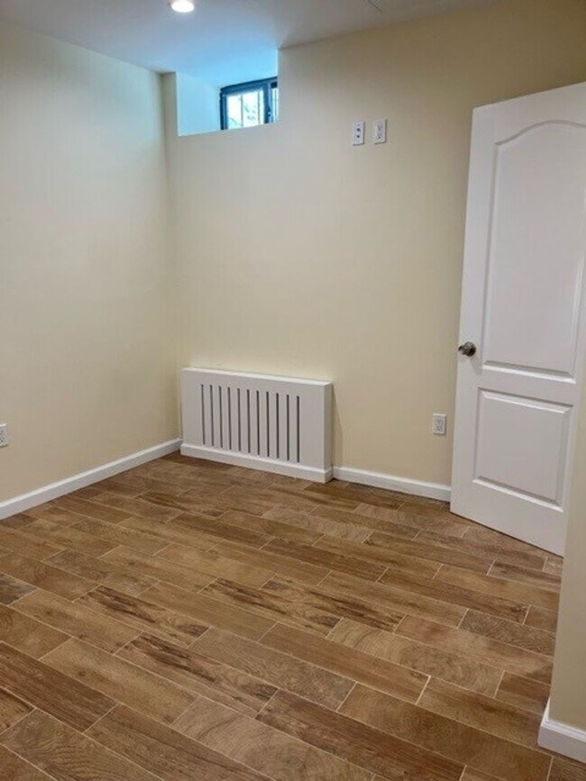 Building Photo - Recently Remodeled 2 bedroom 1 bath