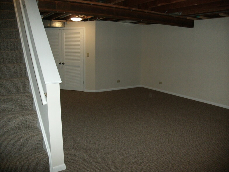 Building Photo - 11313 Douglas Ave