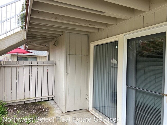 Building Photo - 420 E Sunset Way