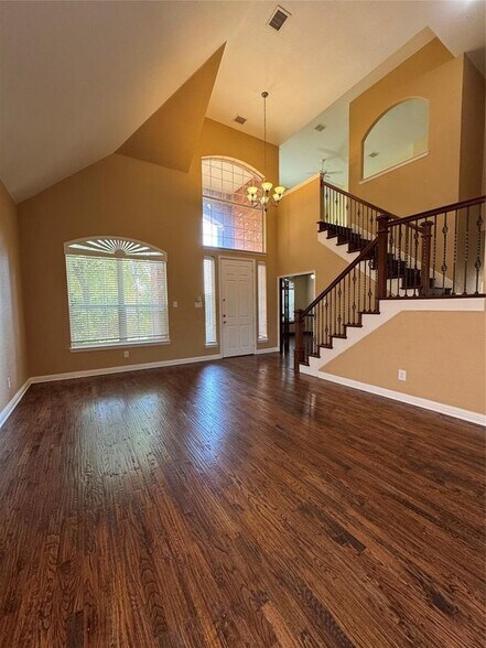 Building Photo - 9101 Forest Hills Dr