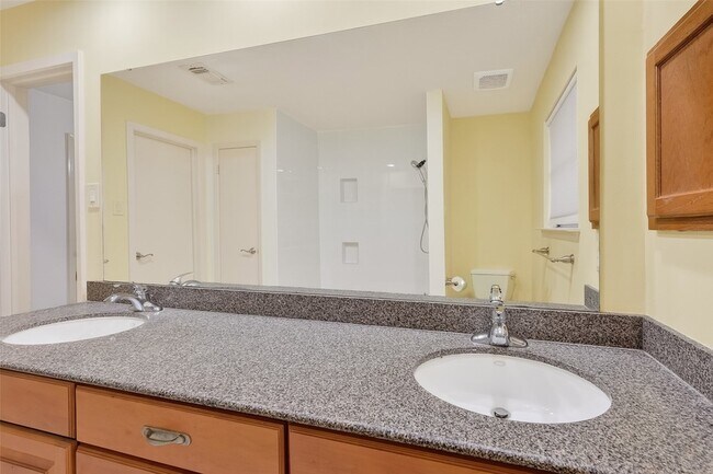 Building Photo - 21623 Crescent Heights St