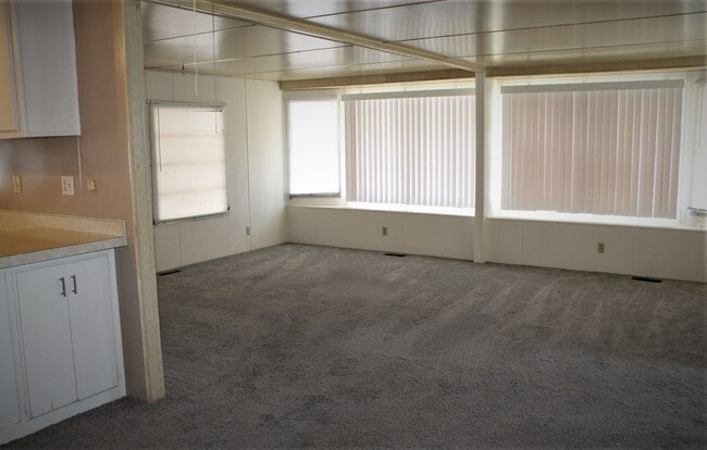 Building Photo - 55+ Spacious 2 bed 2 bath SIERRA DAWN HOME!