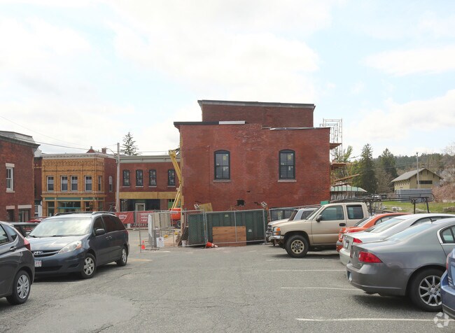 Primary Photo - 47 Railroad St