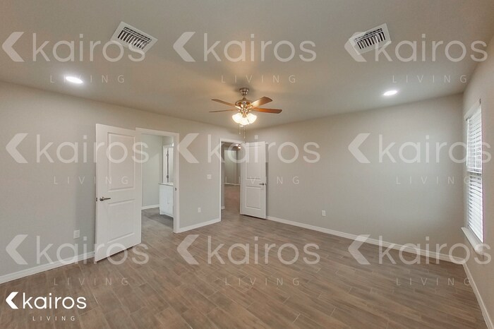 Building Photo - 2807 Destin Ave