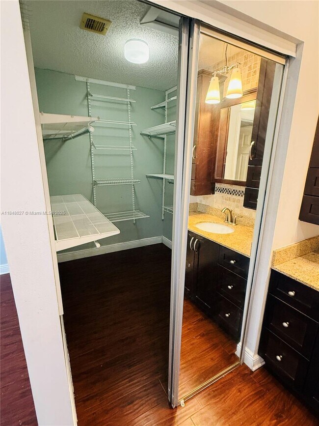 Building Photo - 9530 SW 148th Pl