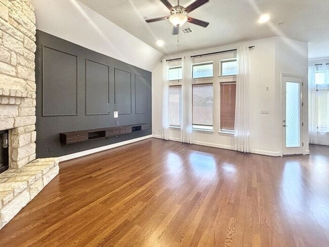 Building Photo - Spacious & Stylish 4-Bedroom Home with Mod...
