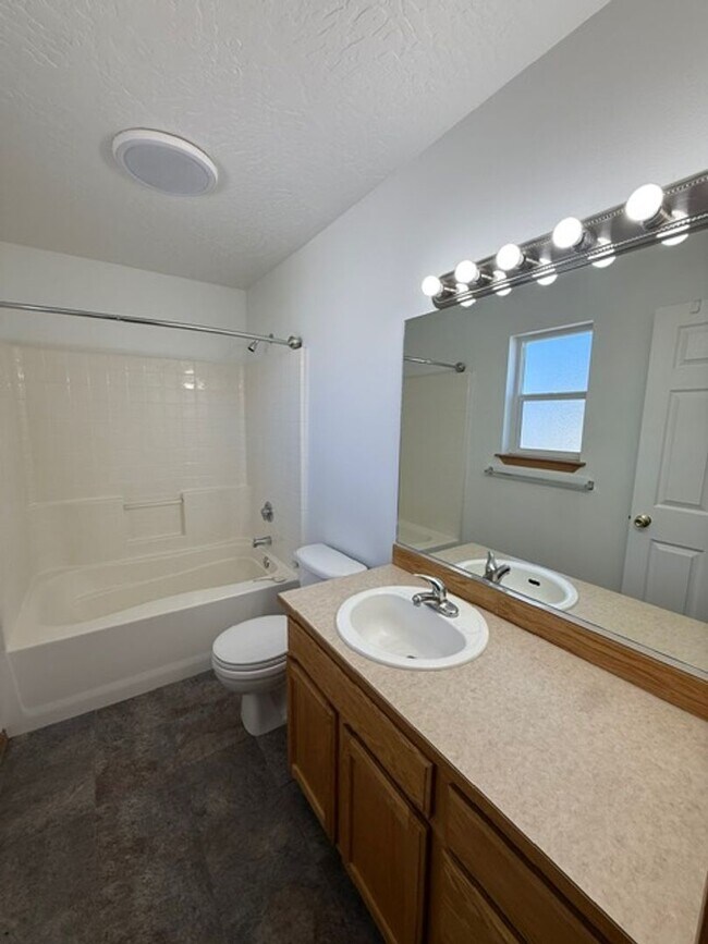 Building Photo - Spacious 4 Bed, 3 Bath Home in Cheney, WA