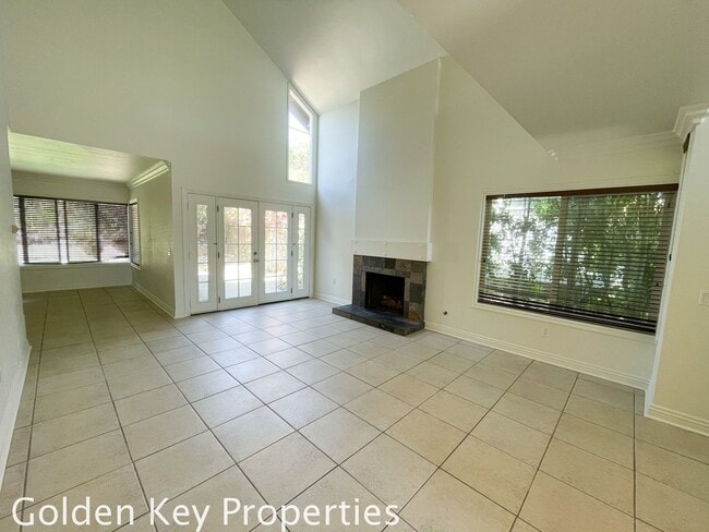 Building Photo - 4BR/3.5BA Home In Encinitas! New Carpet! F...