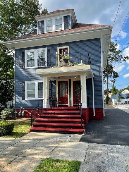 Building Photo - 121 Rutherglen Ave