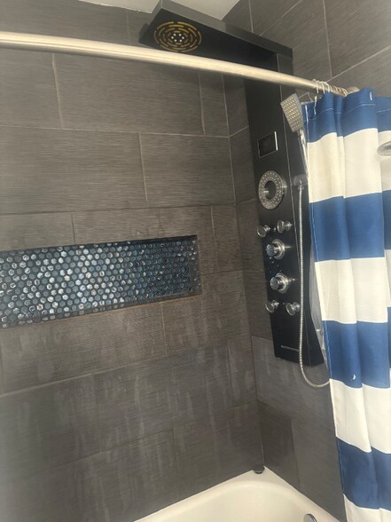 Building Photo - 5760 Riley St