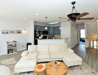 Building Photo - Beautiful Townhome/condo