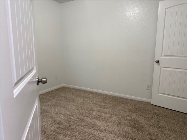 Building Photo - 958 Oak Glen Dr